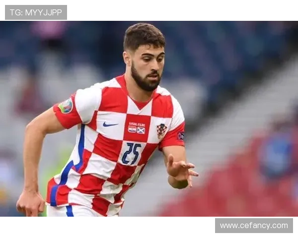 格瓦迪奥尔在近期比赛中展现稳健中卫风格，助力球队防线提升。